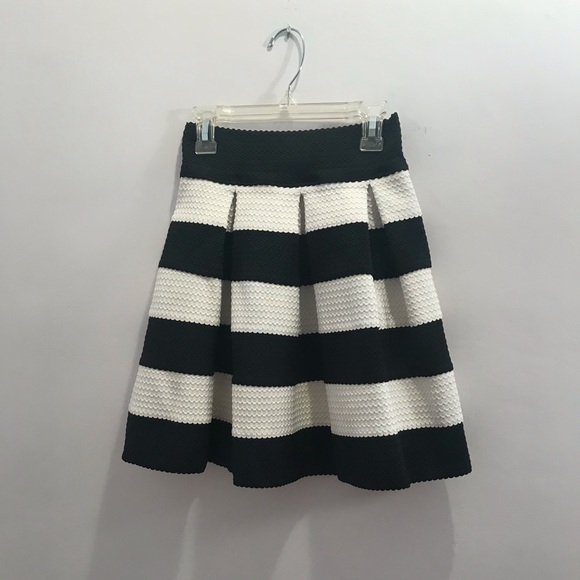 Black & White Bubble skirt! - Picture 4 of 6